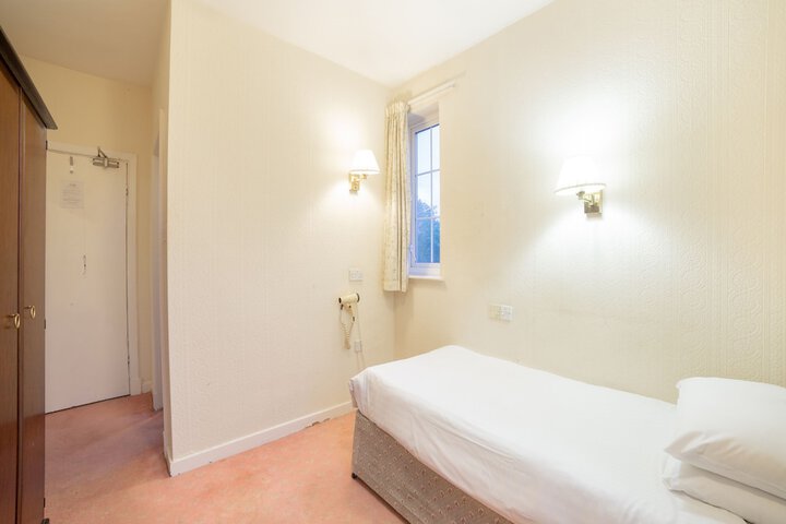 Room 18 of 36