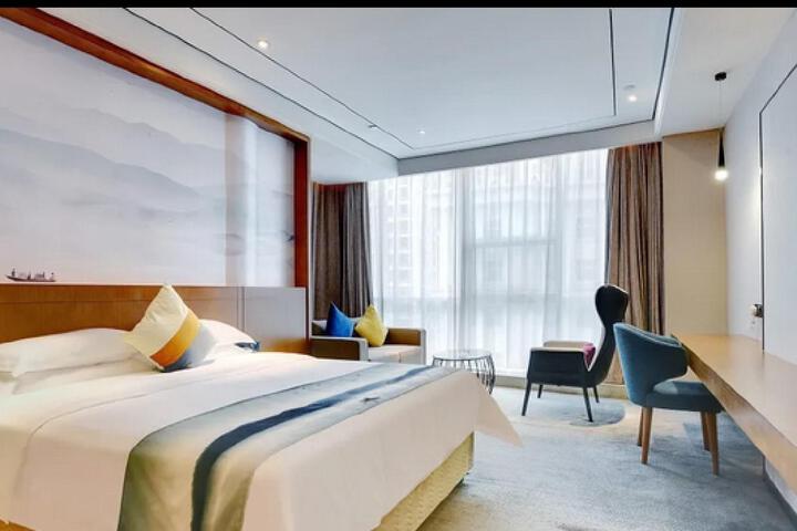 Room 5 of 12