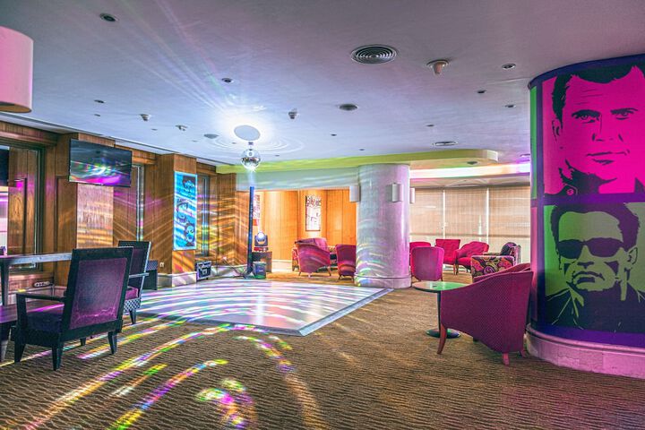Lounge 56 of 78