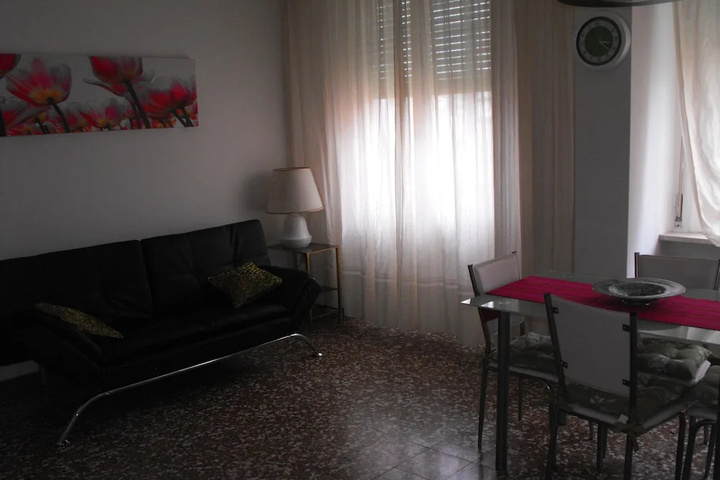 Room 4 of 10