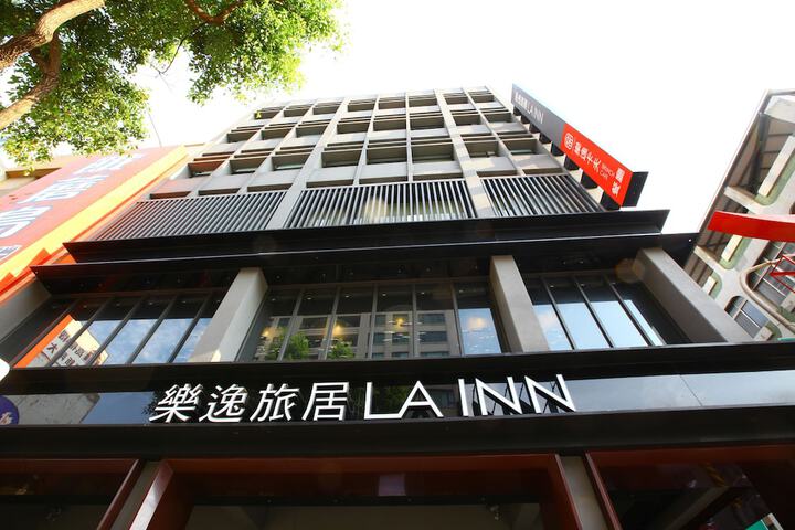Exterior of La Inn