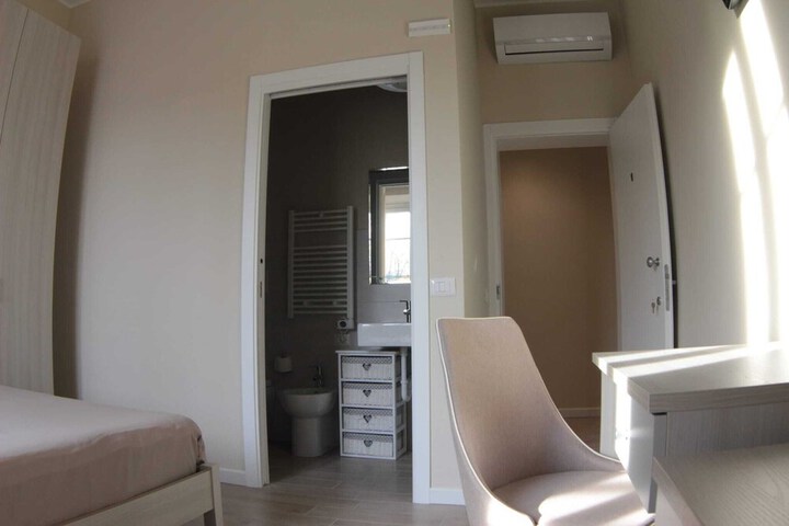 Room 4 of 48