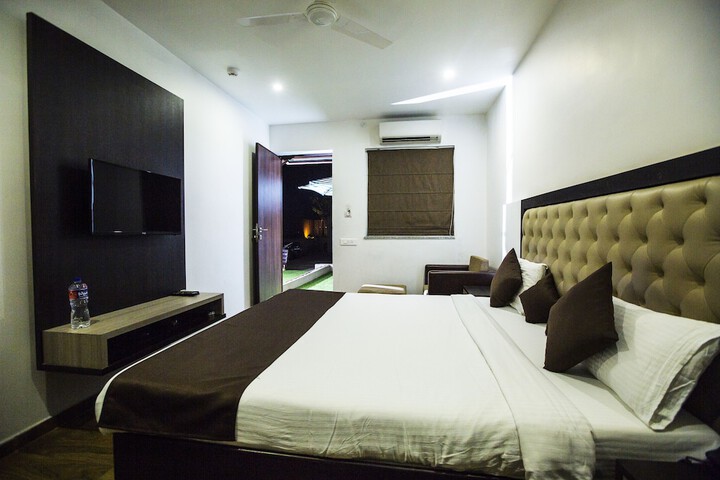 Room 6 of 20