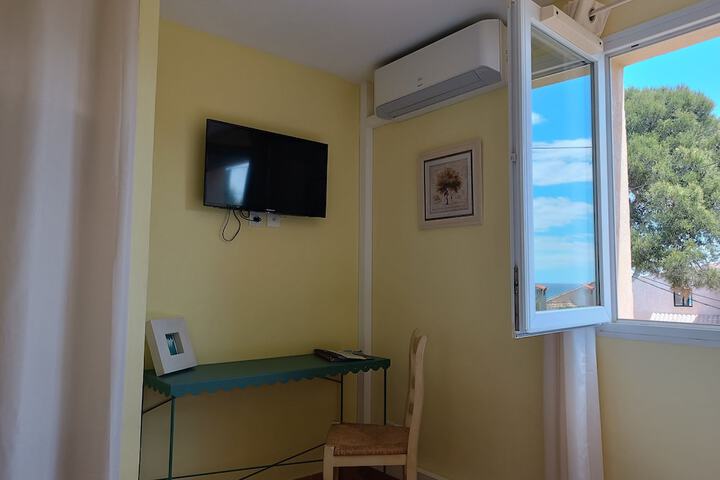 Room 19 of 103