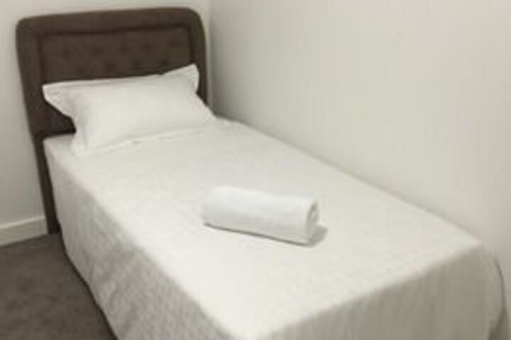 Room 9 of 28