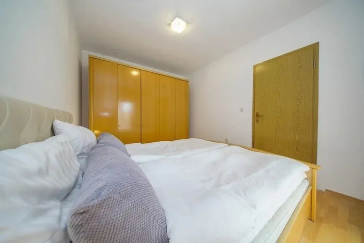 Room 5 of 17