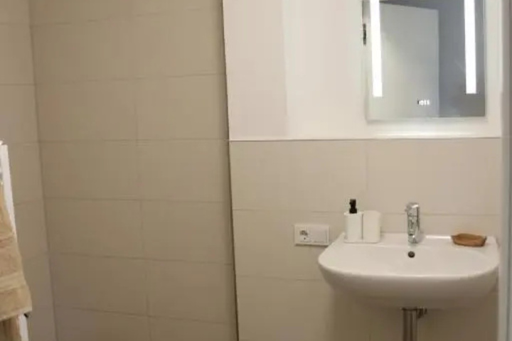 Room 8 of 10