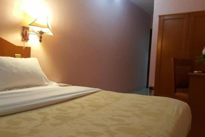 Room 13 of 44