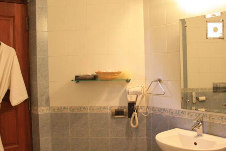 Room 45 of 143