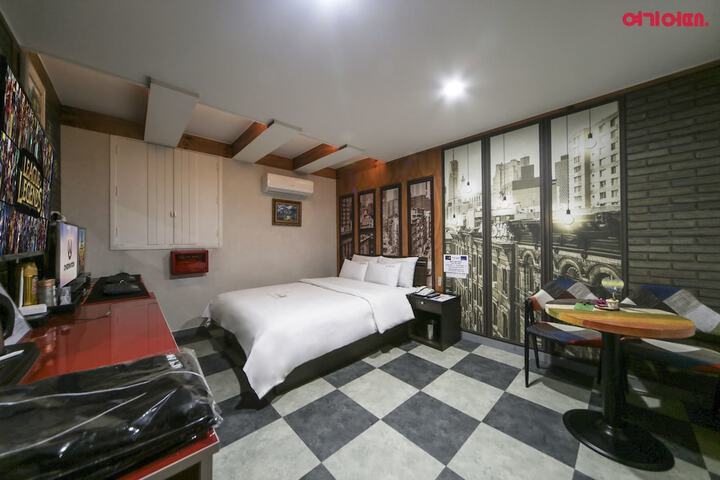 Room 8 of 55