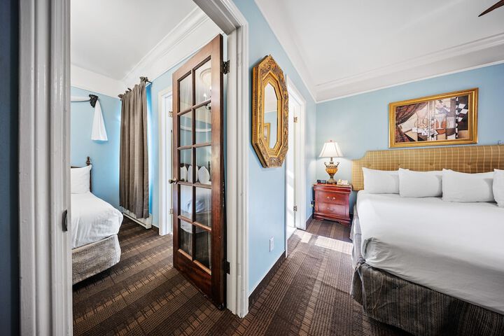 1 King Bed (7 of 17)