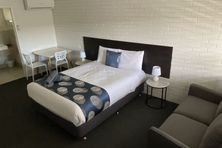 Room 14 of 50
