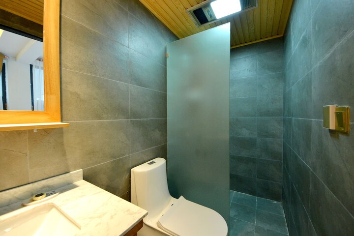 Room 43 of 48