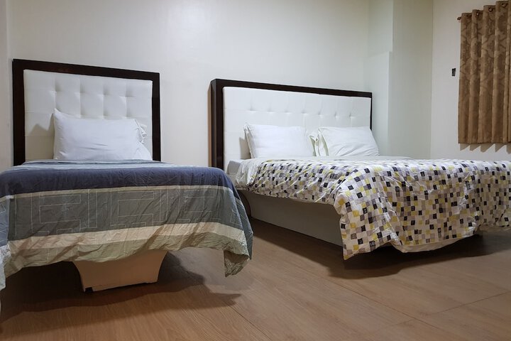 Room 8 of 33