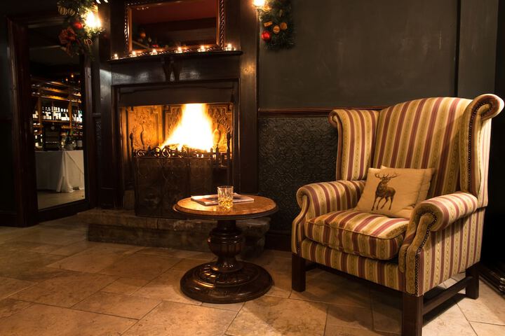 Lounge 30 of 42