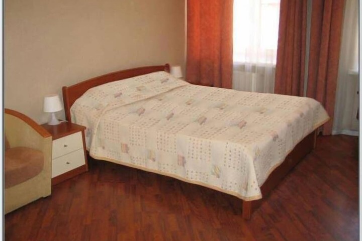 Room 8 of 33