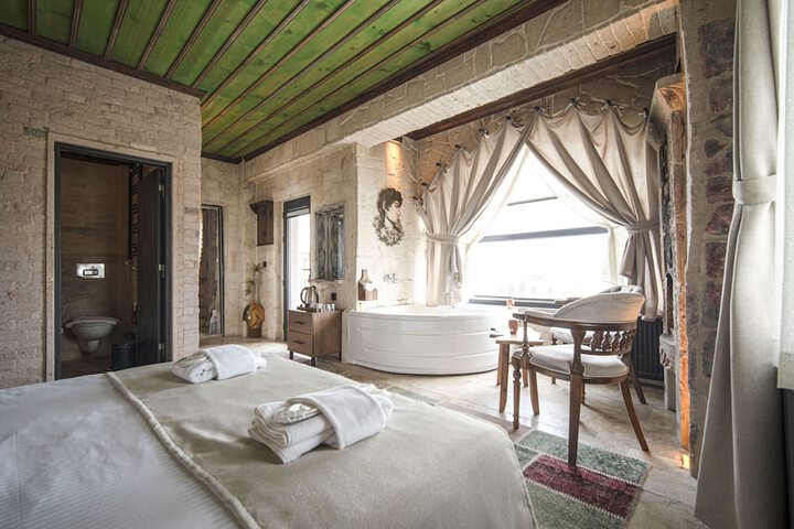 Room 3 of 34