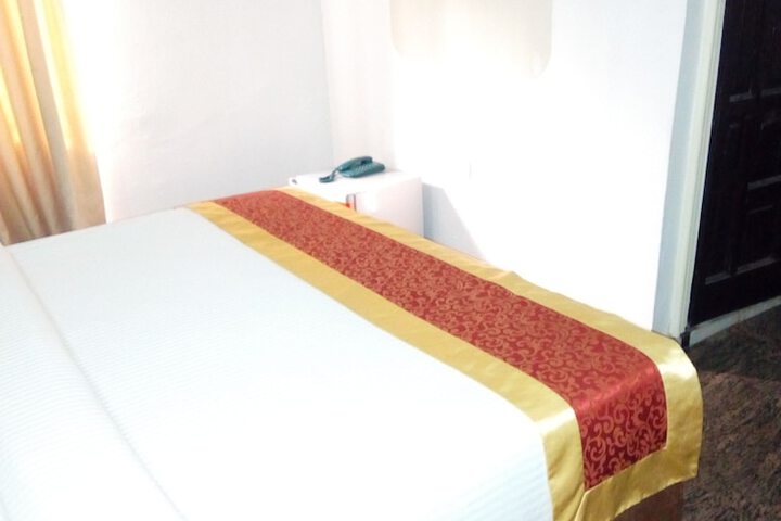 Room 10 of 13