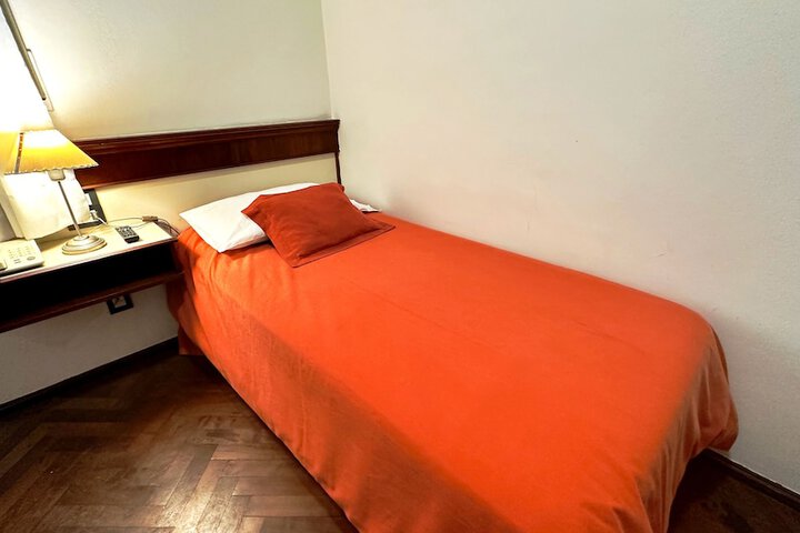 Room 26 of 90