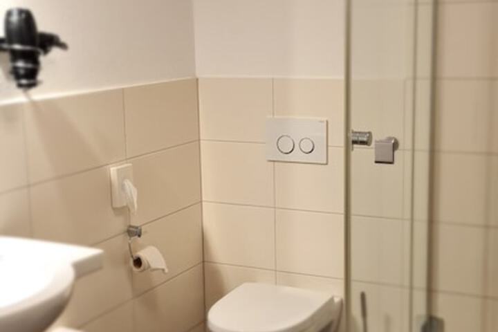 Room 12 of 18