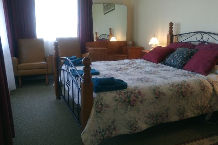 Room 325 of 407