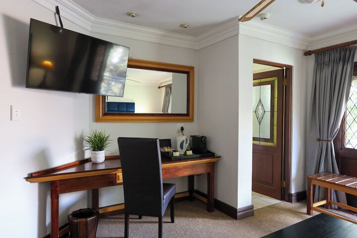 Room 11 of 33