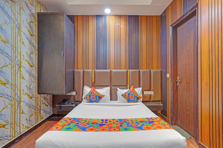 Room 15 of 32