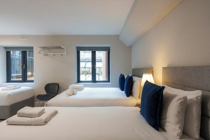 Room 57 of 106