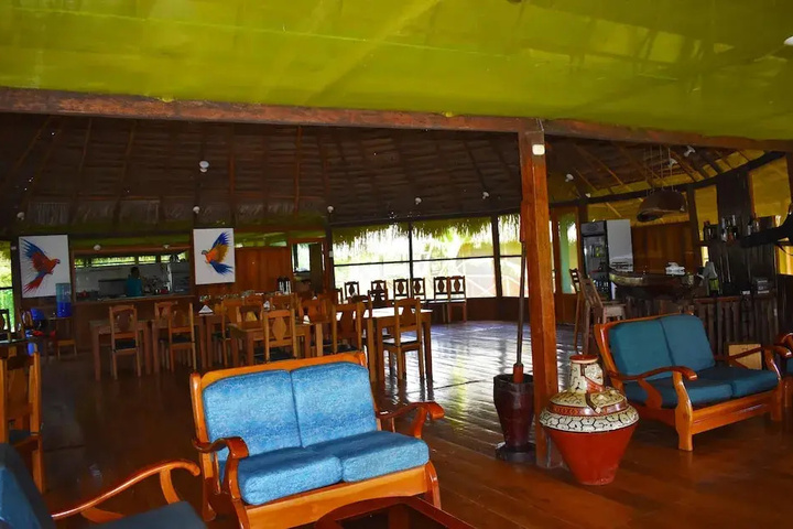 Dining 17 of 18