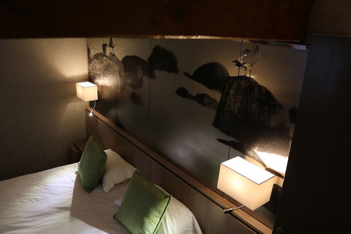 Room 12 of 94