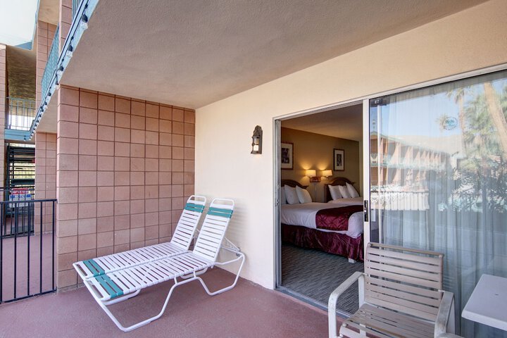 2 Queen Beds Mountain View Pet Friendly Corner (10 of 15)