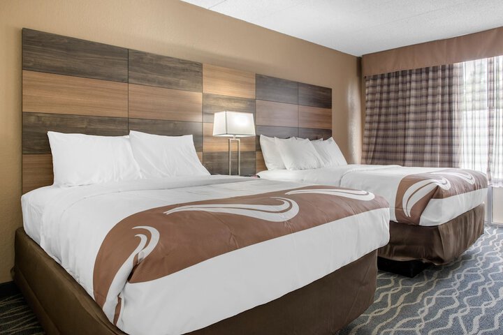 2 Queen Beds (14 of 15)