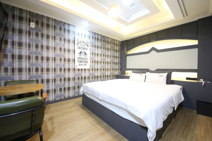 Room 29 of 49