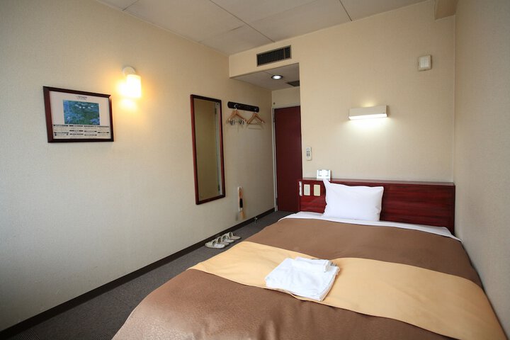 Room 8 of 40