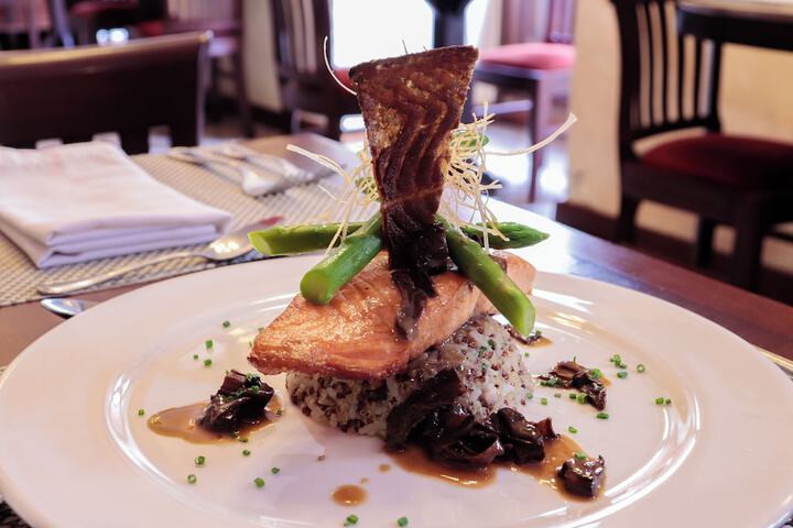 Dining 37 of 63