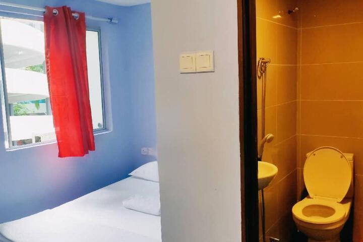 Room 18 of 23