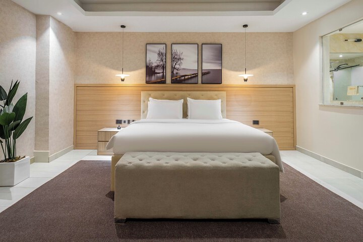 Room 3 of 28