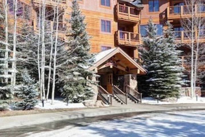 Mountain Thunder Lodge