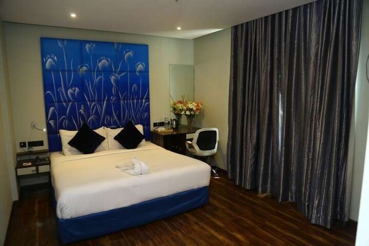 Room 6 of 28