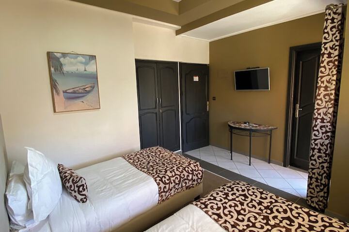 Room 6 of 14