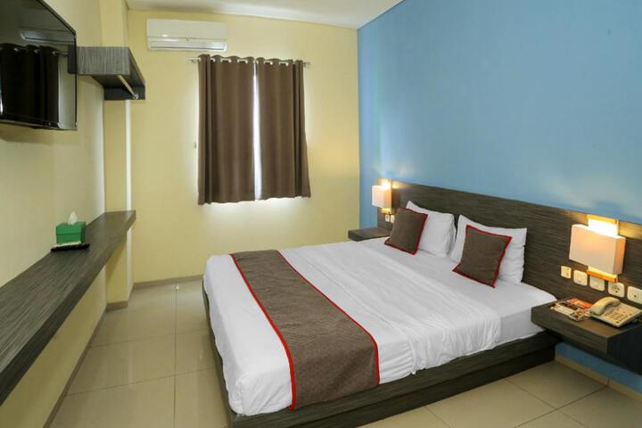 Super OYO Townhouse OAK Hotel Fiducia Pondok Gede