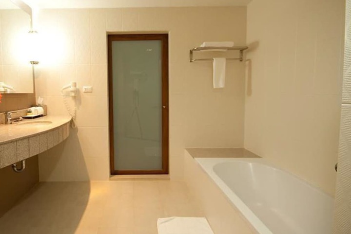Room 28 of 45