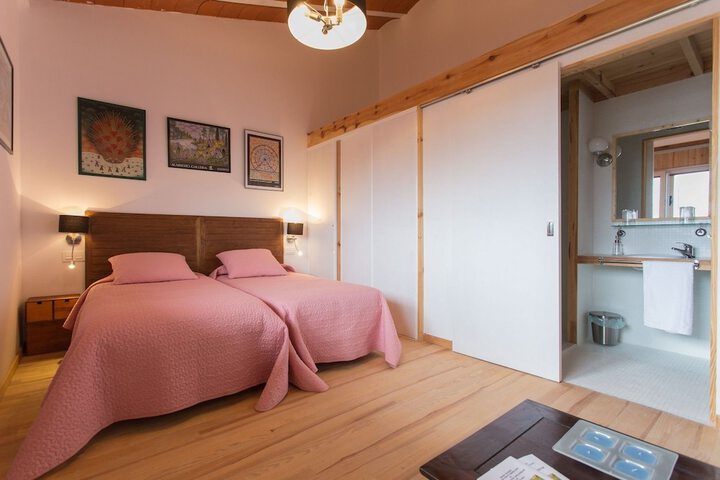 Room 4 of 12