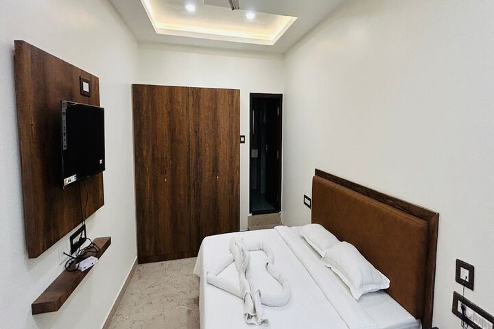 Room 19 of 33