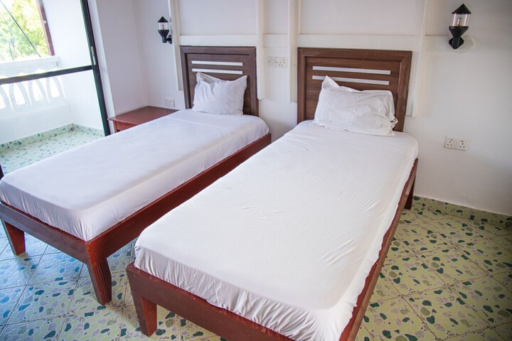 Room 25 of 103