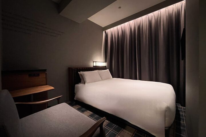 Room 25 of 37
