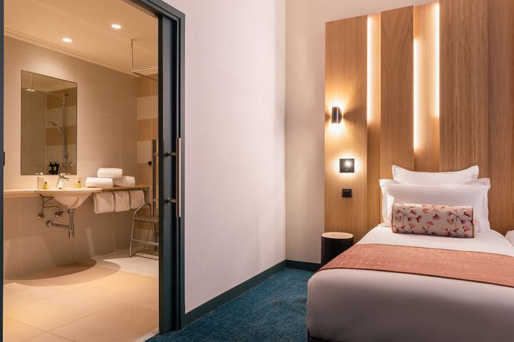 Room 13 of 34