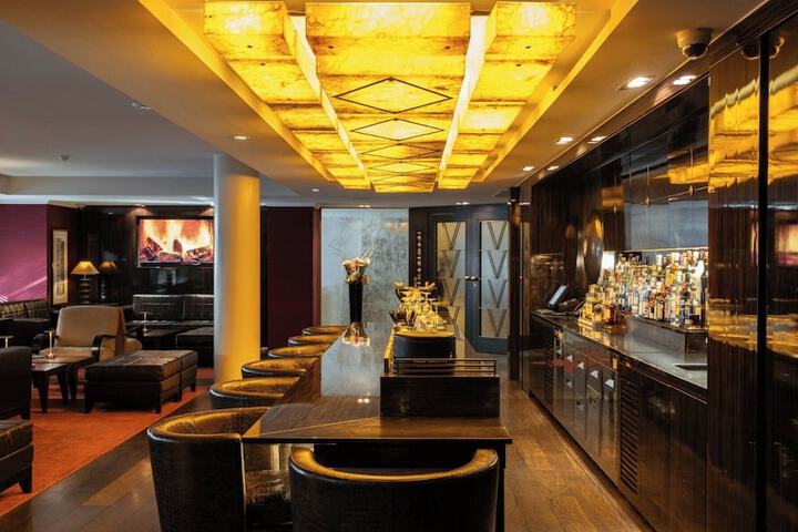 Lounge 110 of 122