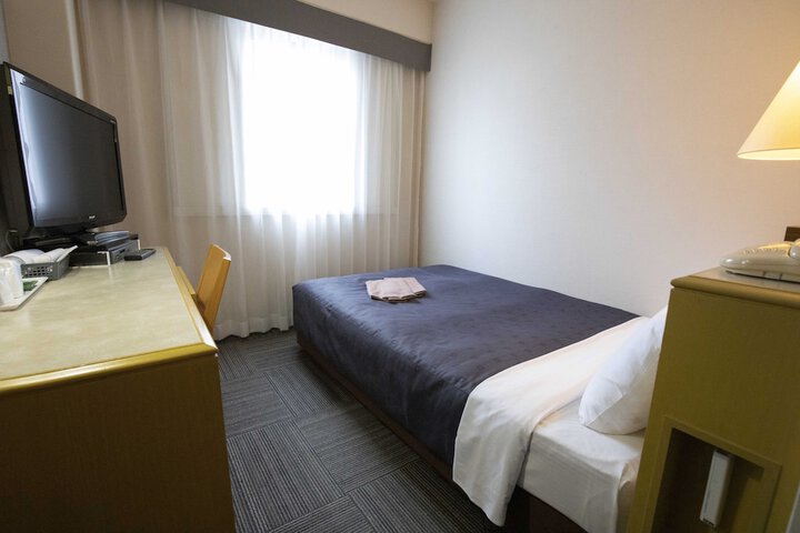 Room 13 of 36