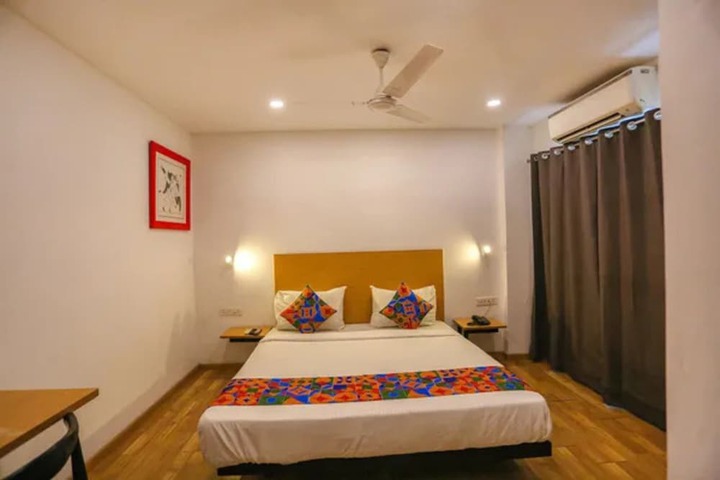 Room 13 of 20